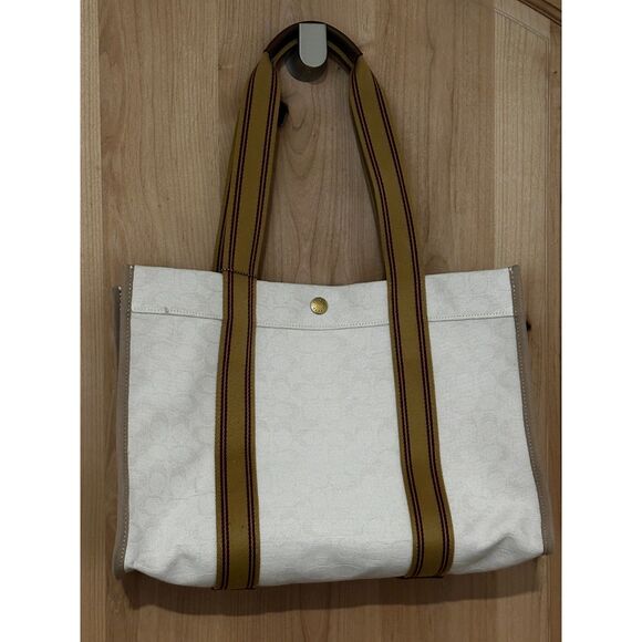 Coach Spin Tote 42 In Signature Jacquard, Natural Multi EUC - Picture 2 of 9